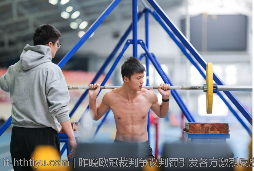 昨晚欧冠裁判争议判罚引发各方激烈反应